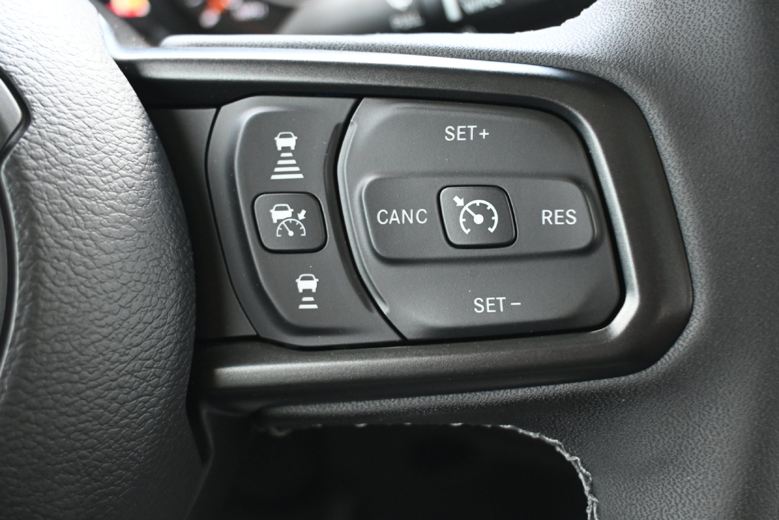 New 2025 Jeep Gladiator Rubicon w/ Convenience Group AWD/4WD image 13