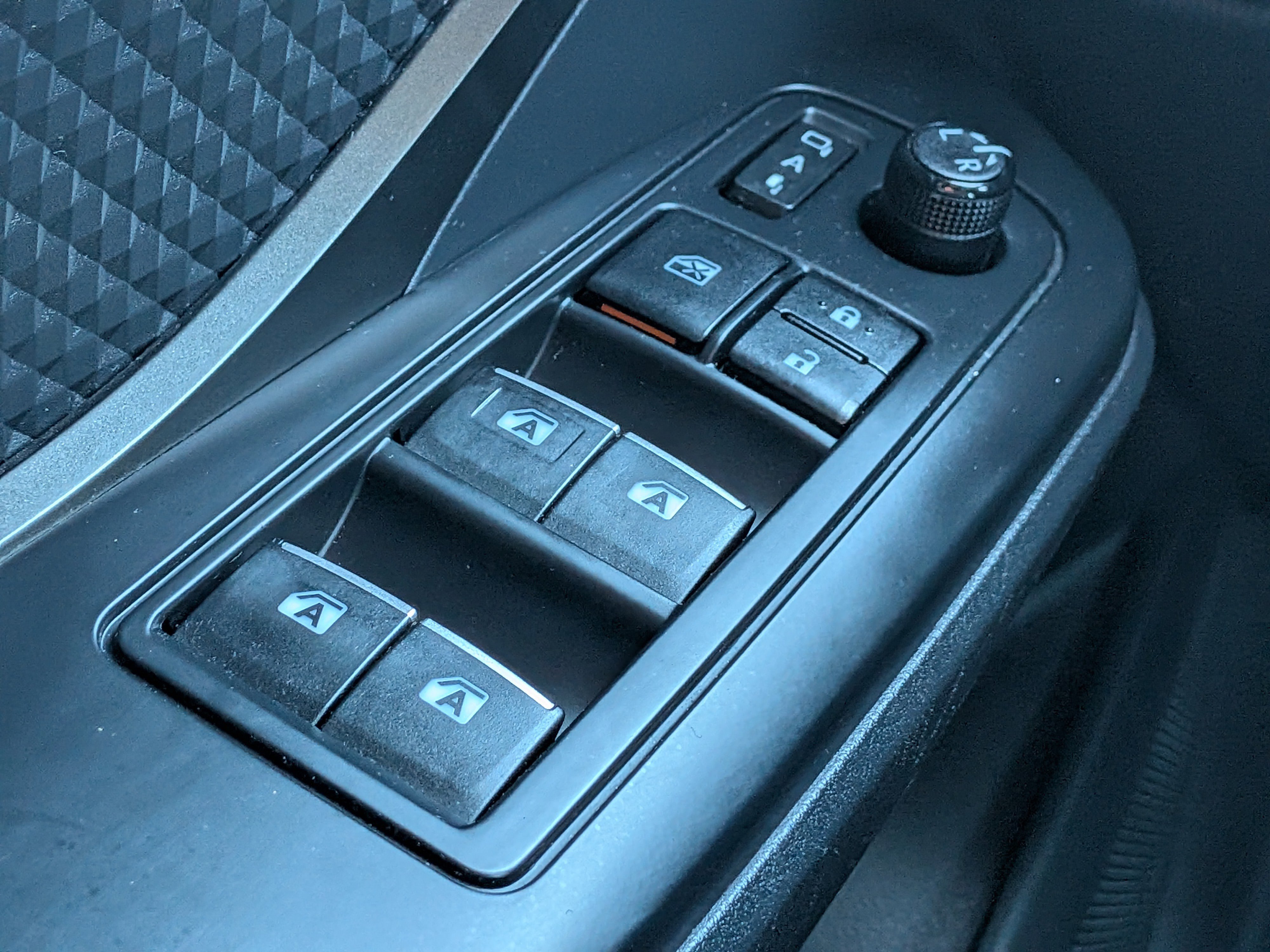 Used 2018 Toyota C-HR XLE image 22