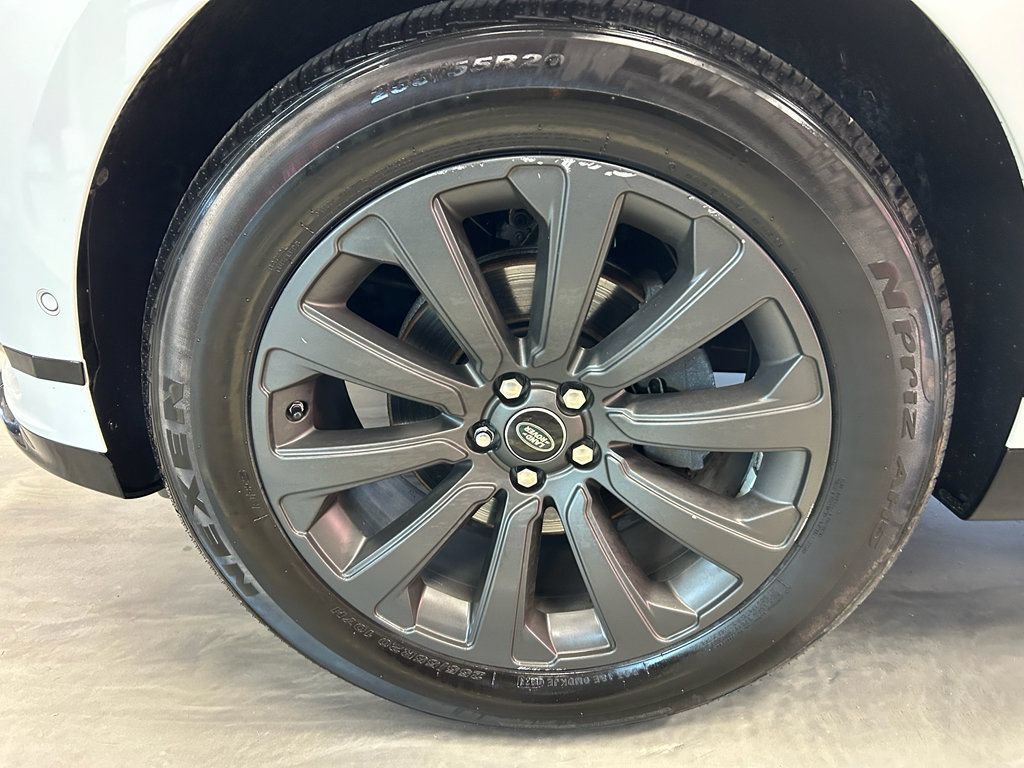 Used 2018 Land Rover Range Rover Velar R-Dynamic SE AWD/4WD image 22