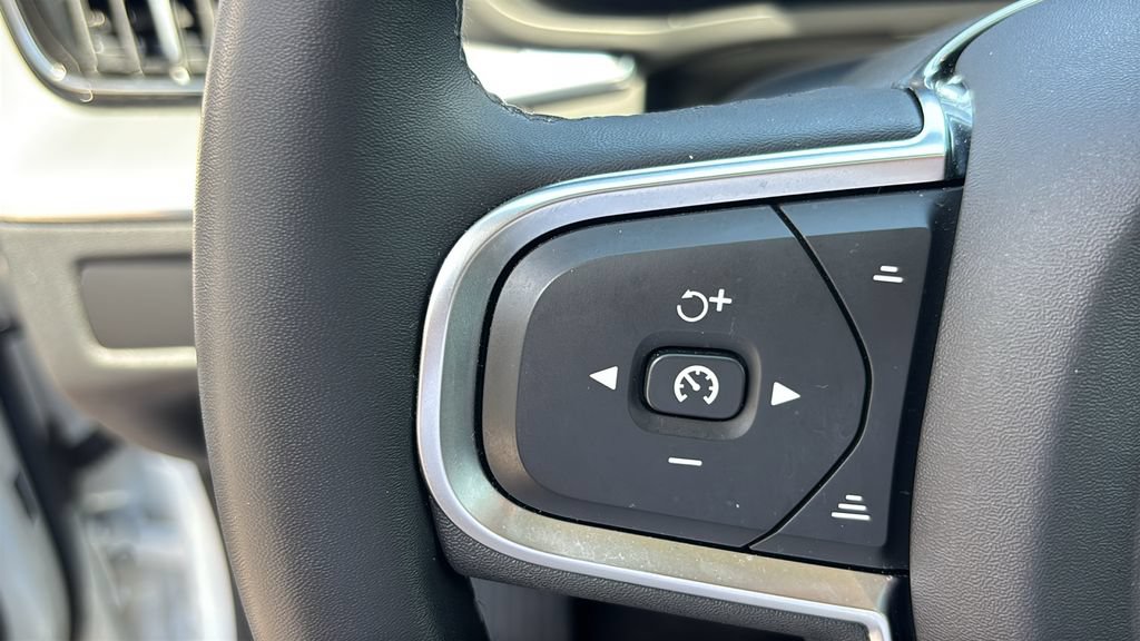 Certified 2023 Volvo XC60 B5 Core w/ Climate Package AWD/4WD image 16