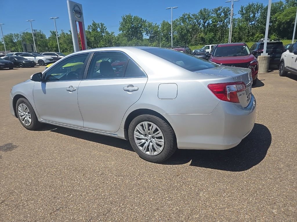 Used 2014 Toyota Camry LE FWD image 5