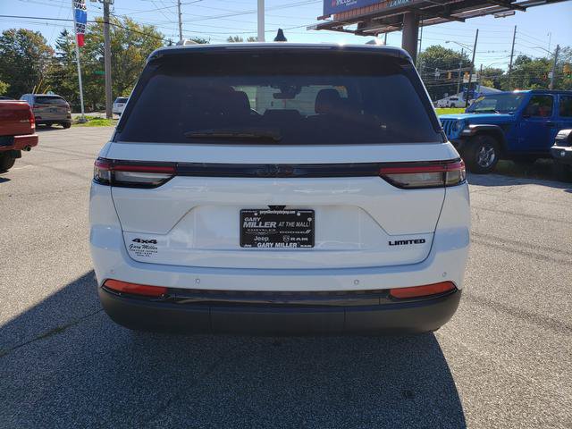 Used 2025 Jeep Grand Cherokee Limited w/ Black Appearance Package AWD/4WD image 4