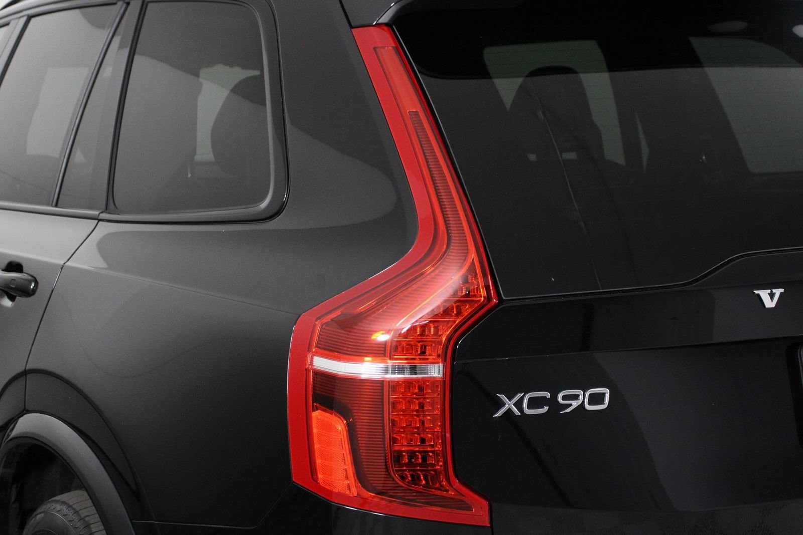 Certified 2023 Volvo XC90 T8 Plus w/ Protection Package Premier AWD/4WD image 18