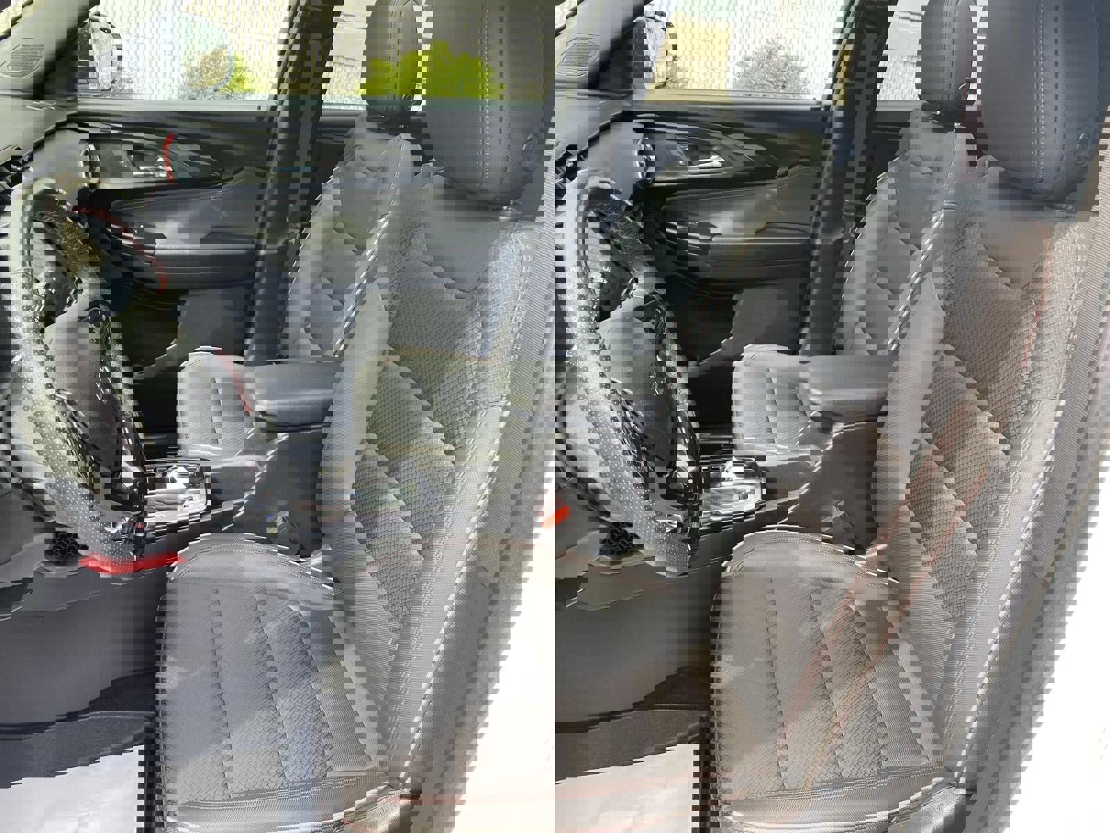 Certified 2022 Chevrolet TrailBlazer RS w/ Sun and Liftgate Package AWD/4WD image 17