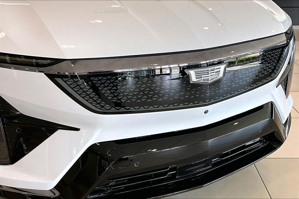 New 2027 Cadillac Optiq Sport w/ LPO, Floor Liner Package AWD/4WD image 28