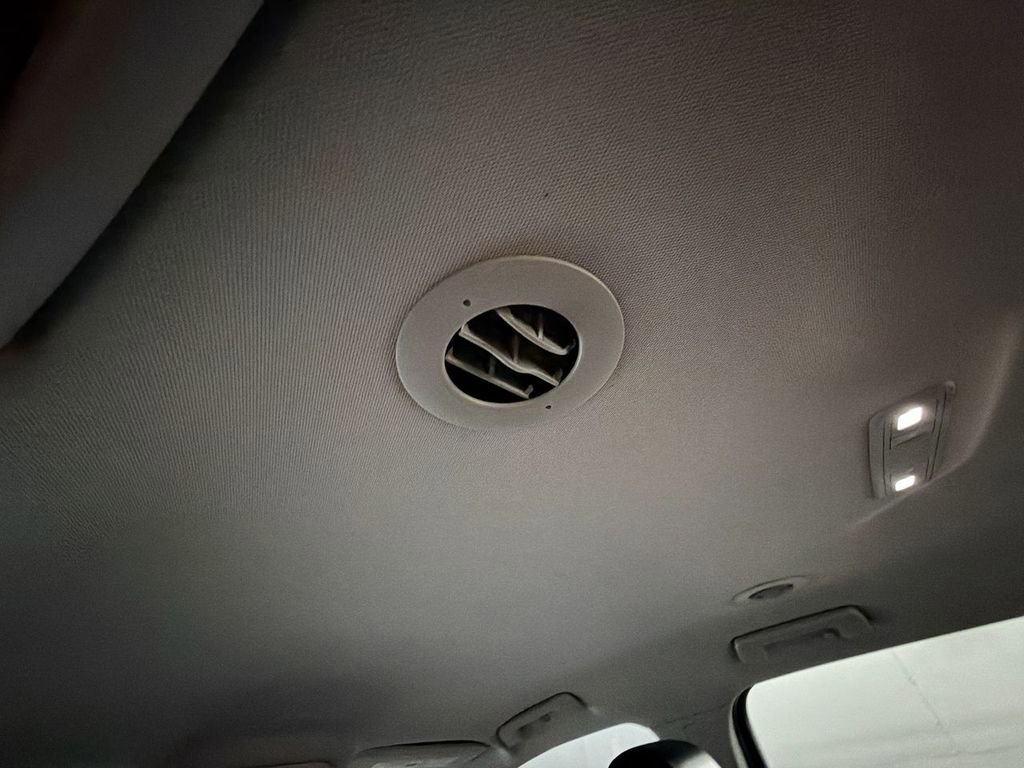 Used 2020 GMC Acadia SLT w/ Premium Package image 21