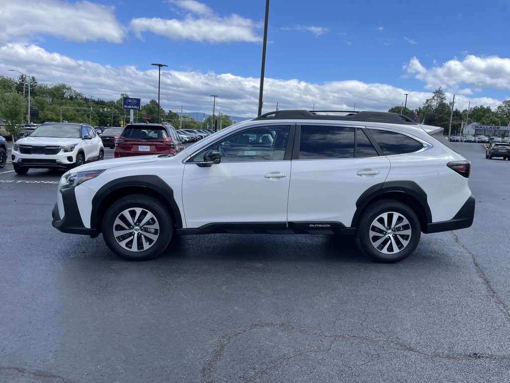 Used 2024 Subaru Outback Premium AWD/4WD image 3