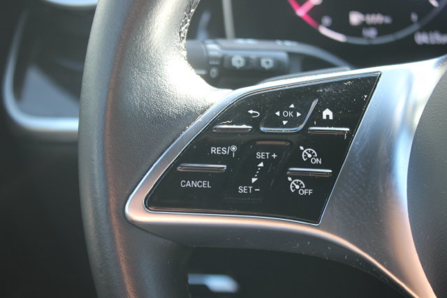 Used 2025 Mercedes-Benz GLC 300 4MATIC image 14