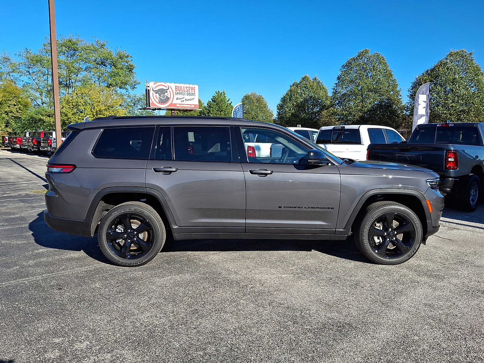 Used 2025 Jeep Grand Cherokee L Altitude image 9