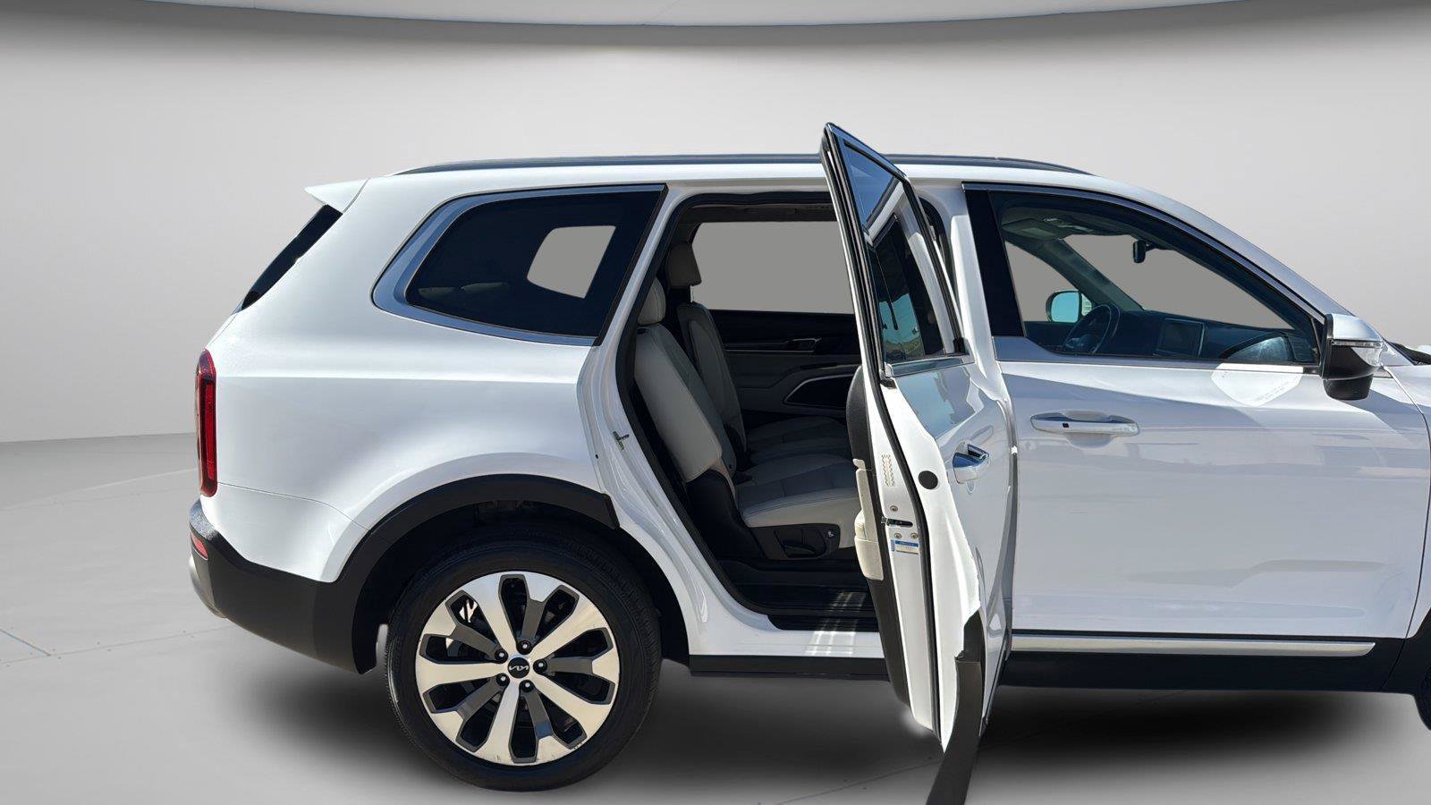 Used 2022 Kia Telluride S FWD image 26