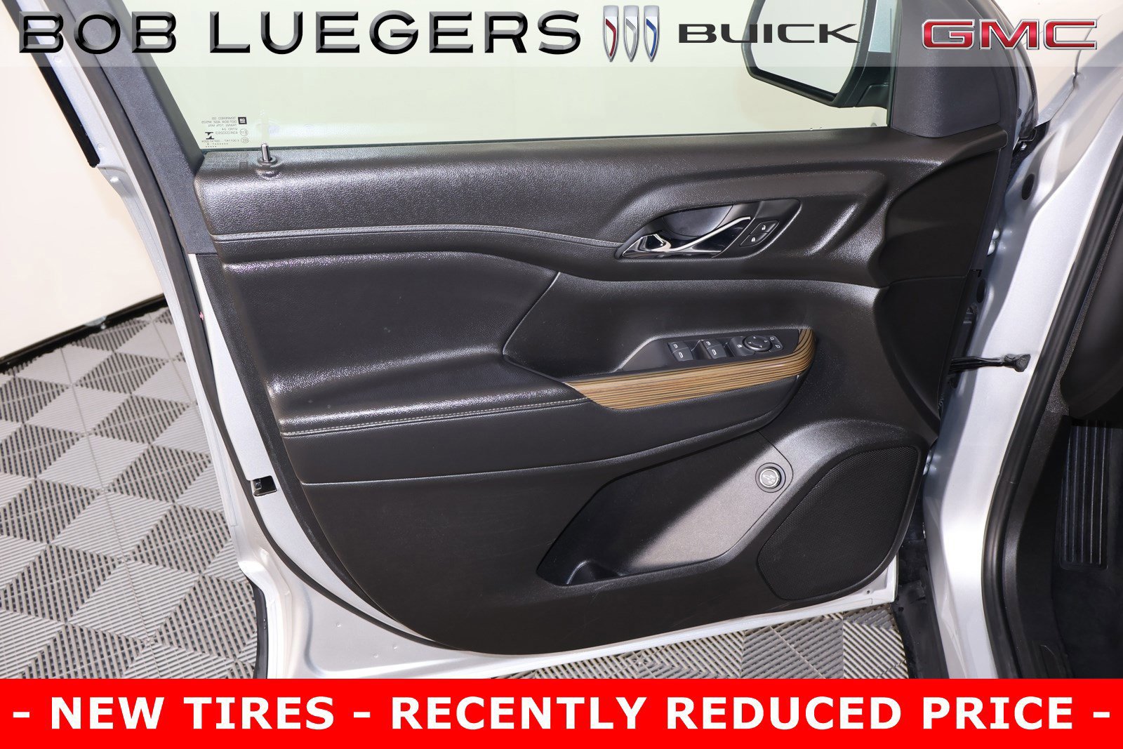 Used 2019 GMC Acadia SLE image 11