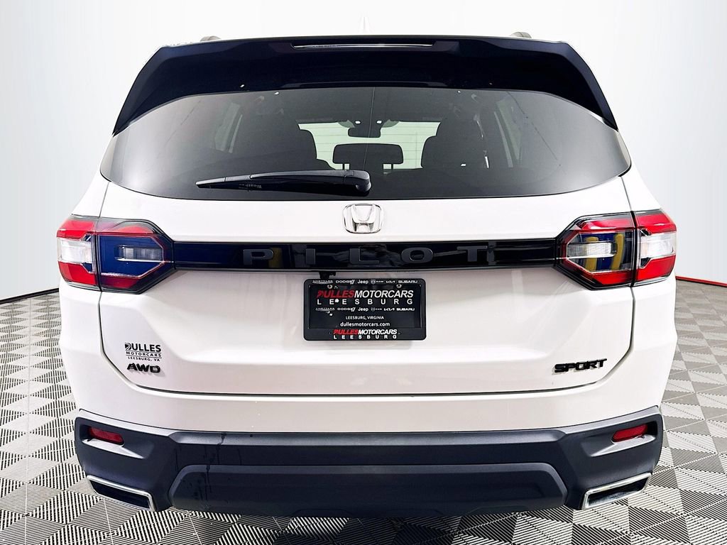 Used 2023 Honda Pilot Sport image 6