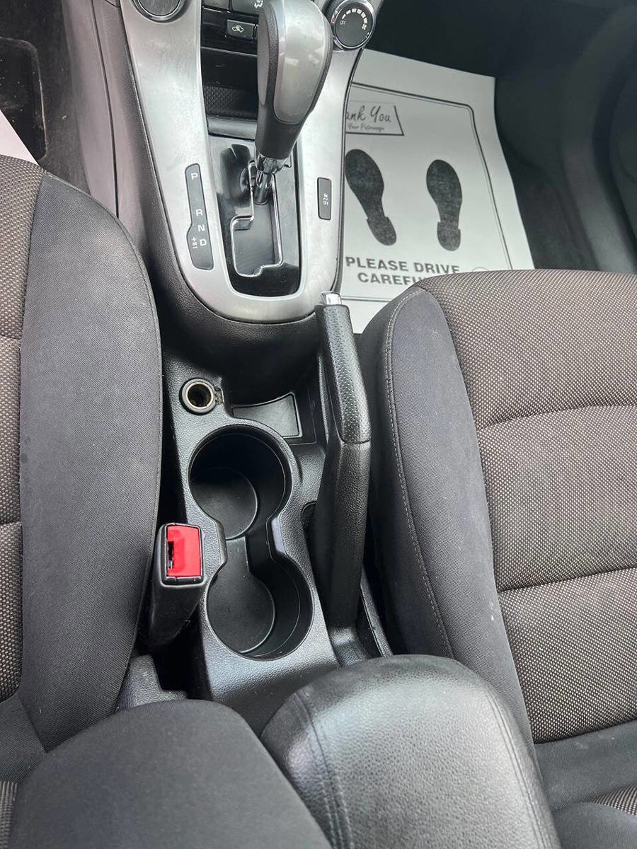 Used 2015 Chevrolet Cruze LT FWD image 14
