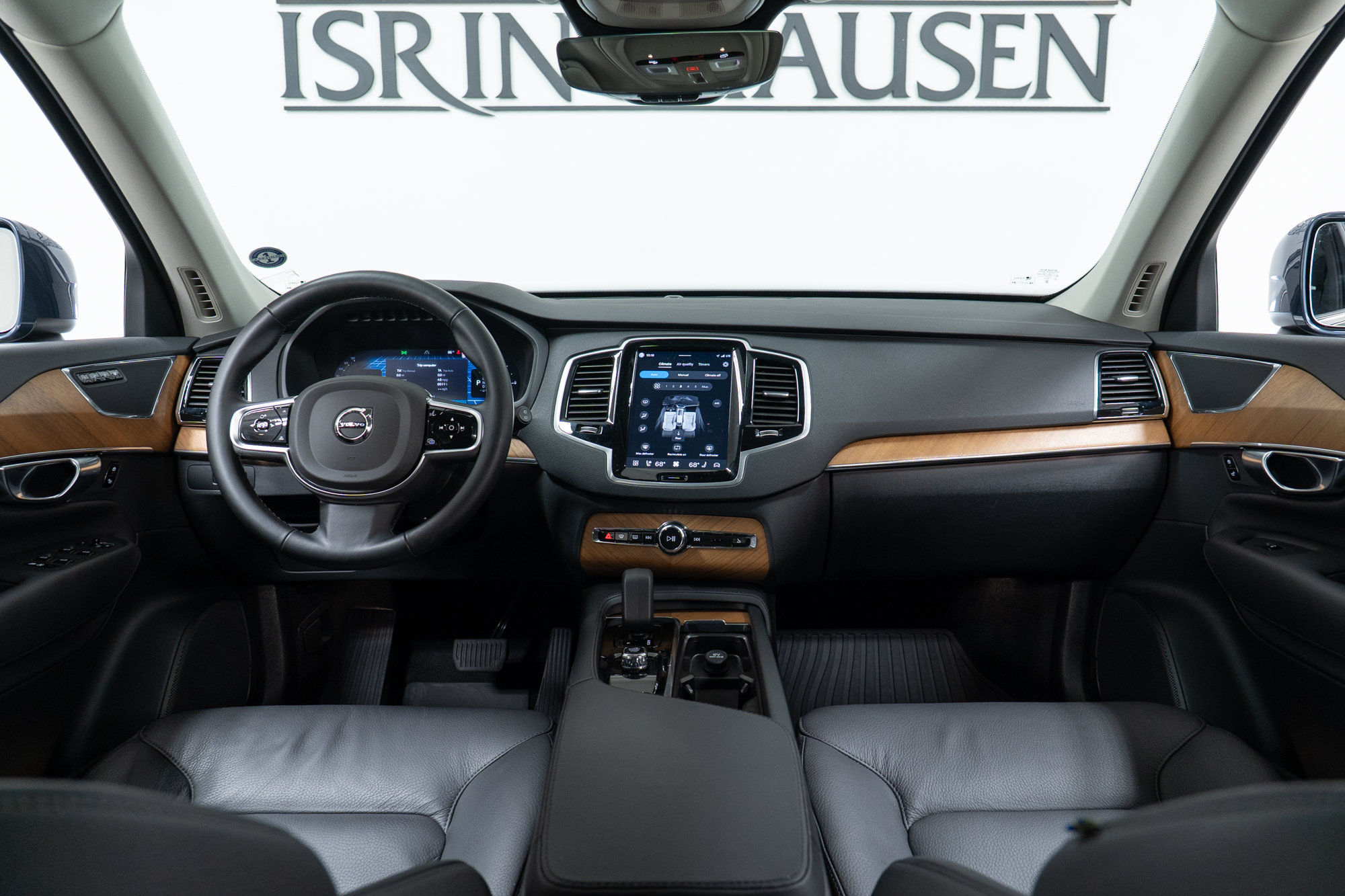 Certified 2025 Volvo XC90 T8 Plus w/ Protection Package Premier AWD/4WD image 15