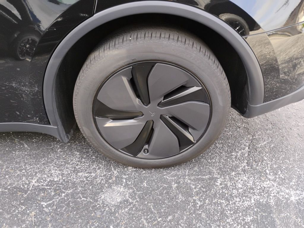 Used 2026 Tesla Model Y 2WD image 12