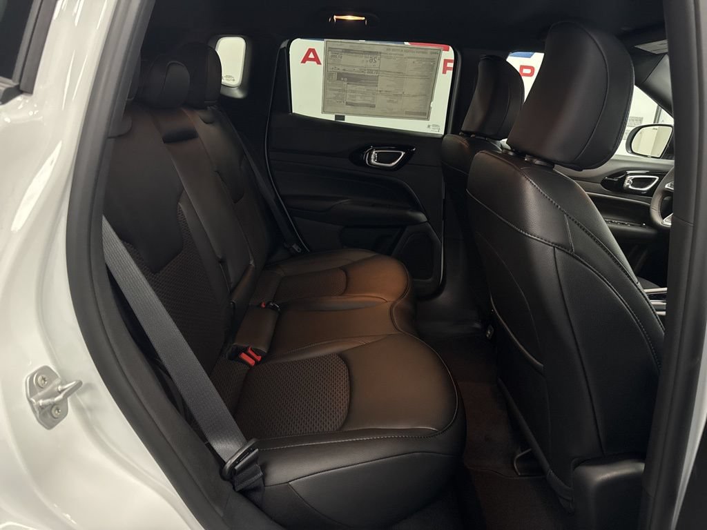 New 2026 Jeep Compass Latitude AWD/4WD image 33