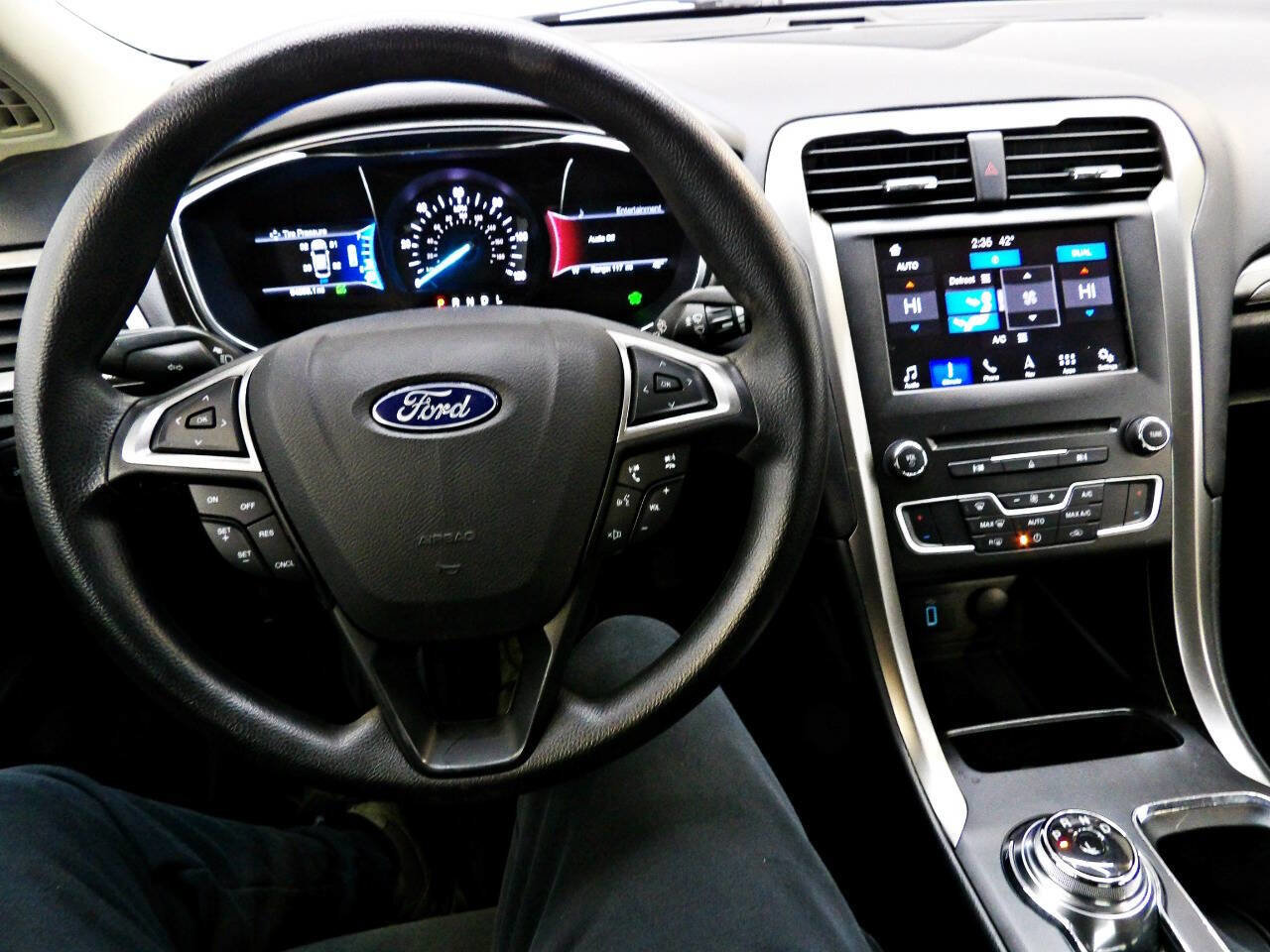 Used 2018 Ford Fusion SE image 17