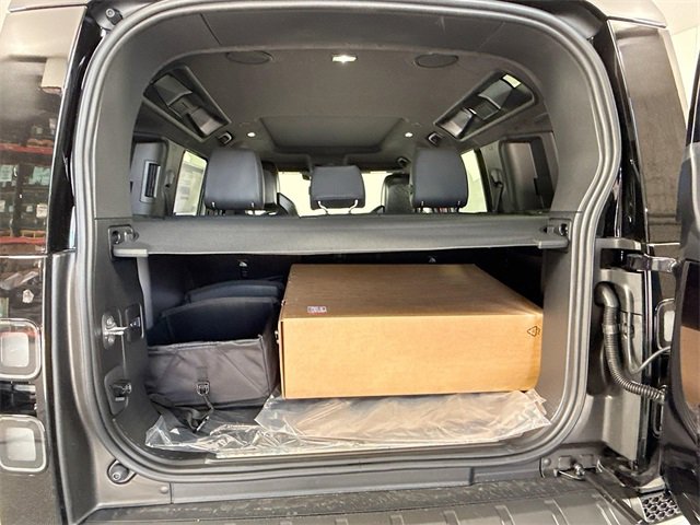 New 2026 Land Rover Defender 110 OCTA image 28