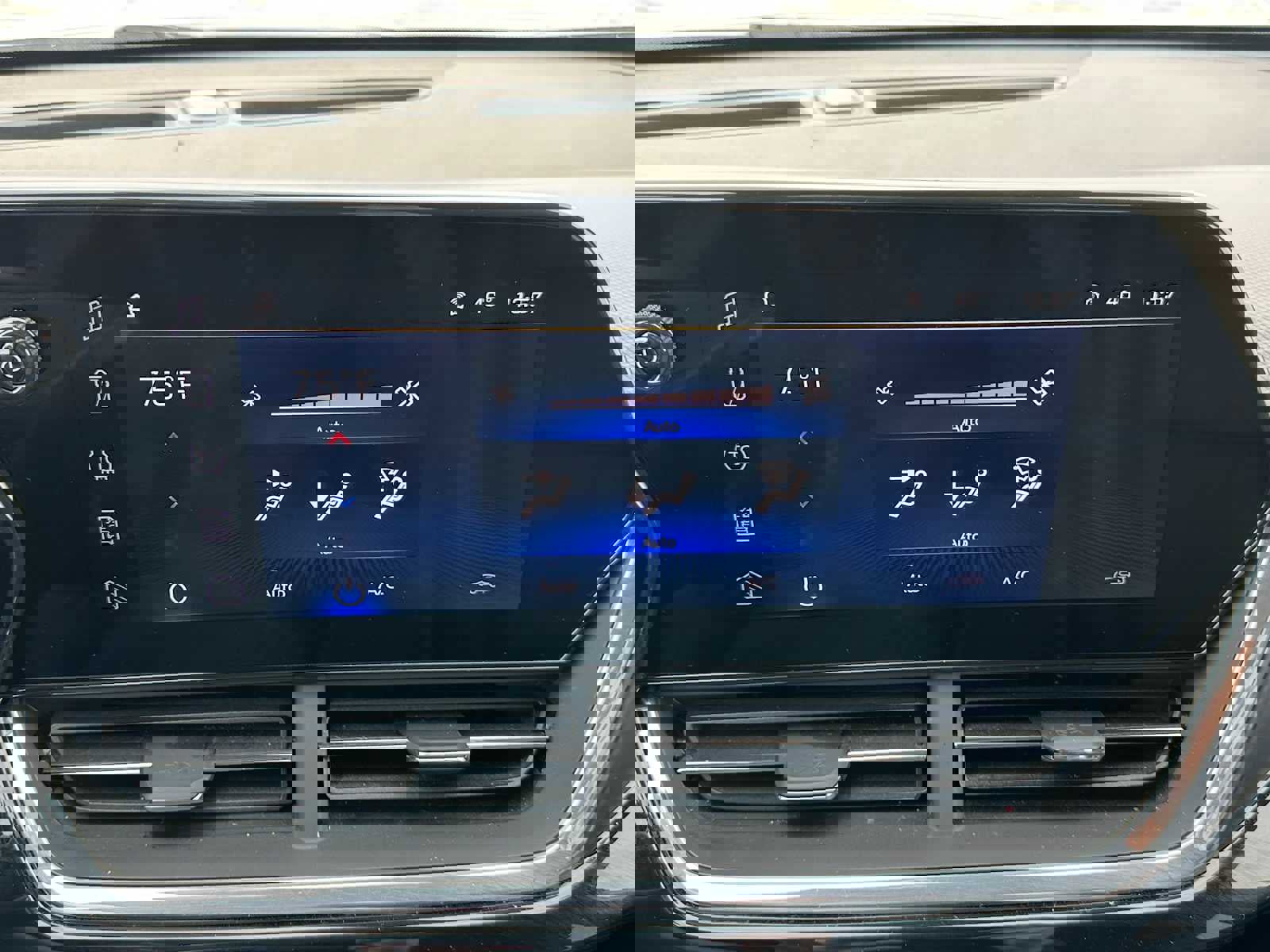 Certified 2024 Chevrolet Trax RS w/ Driver Confidence Package image 26