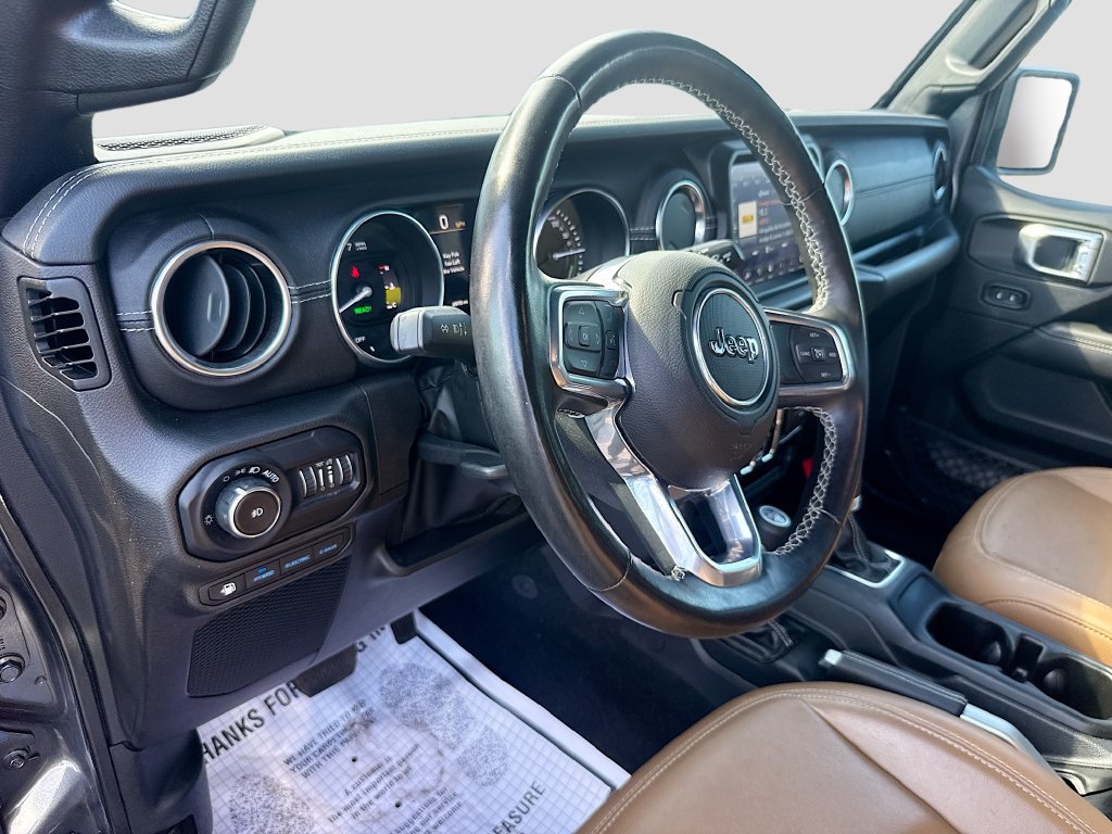Used 2022 Jeep Wrangler Unlimited Sahara w/ Cold Weather Group AWD/4WD image 10