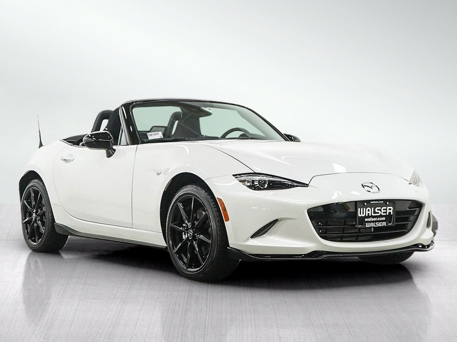 Used 2023 MAZDA MX-5 Miata Club w/ Appearance Package RWD image 9