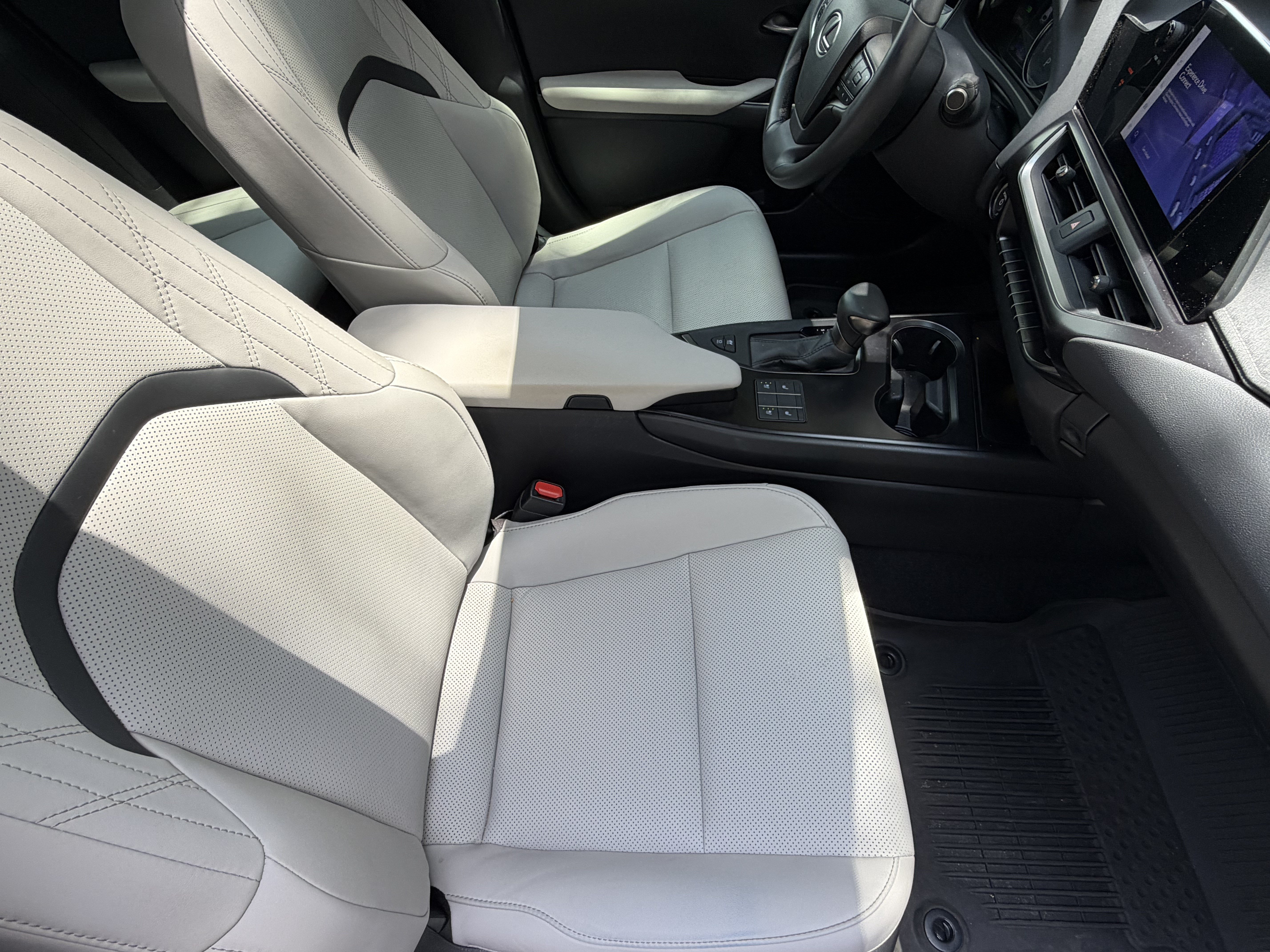 Used 2024 Lexus UX 250h F Sport FWD image 44