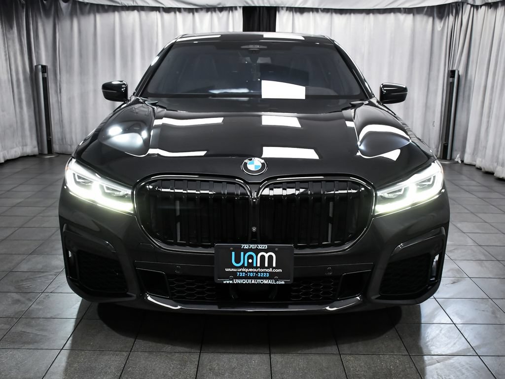 Used 2022 BMW M760i xDrive w/ Luxury Rear Seating Package AWD/4WD image 2