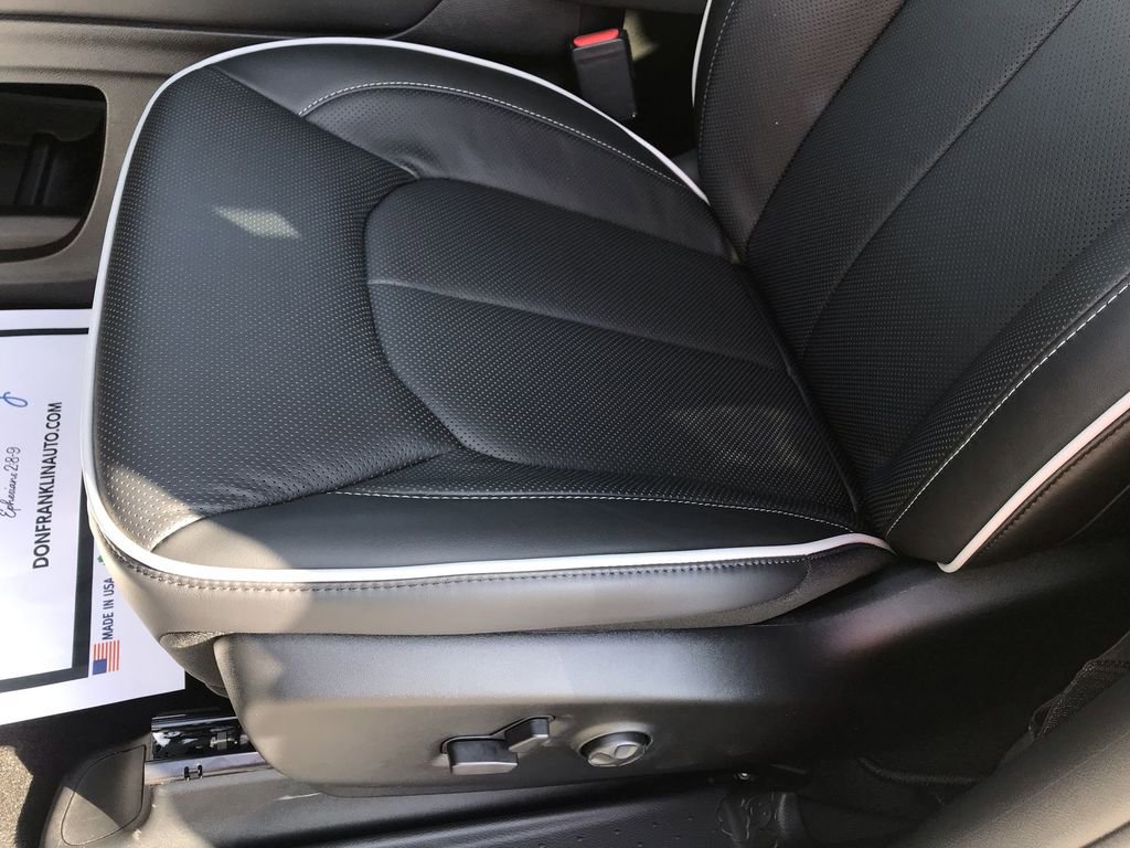 New 2026 Chrysler Pacifica Limited w/ Uconnect Theater Family Group FWD image 12