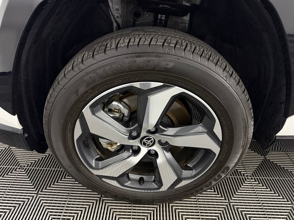 Used 2025 Toyota RAV4 SE AWD/4WD image 11