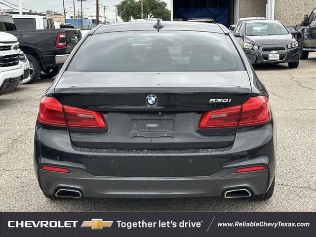 Used 2018 BMW 530i w/ M Sport Package RWD image 4