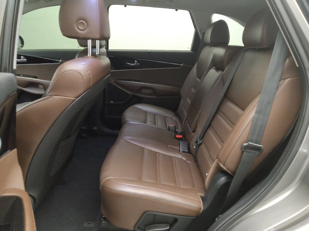 Used 2019 Kia Sorento SX image 18