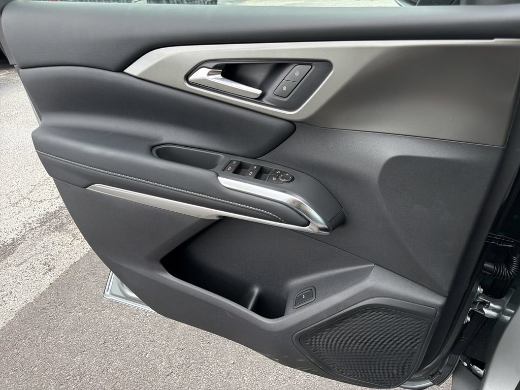 New 2026 Chevrolet Traverse LT w/ Sun and Wheel Package FWD image 21