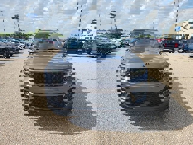 New 2025 Jeep Grand Cherokee Altitude image 21