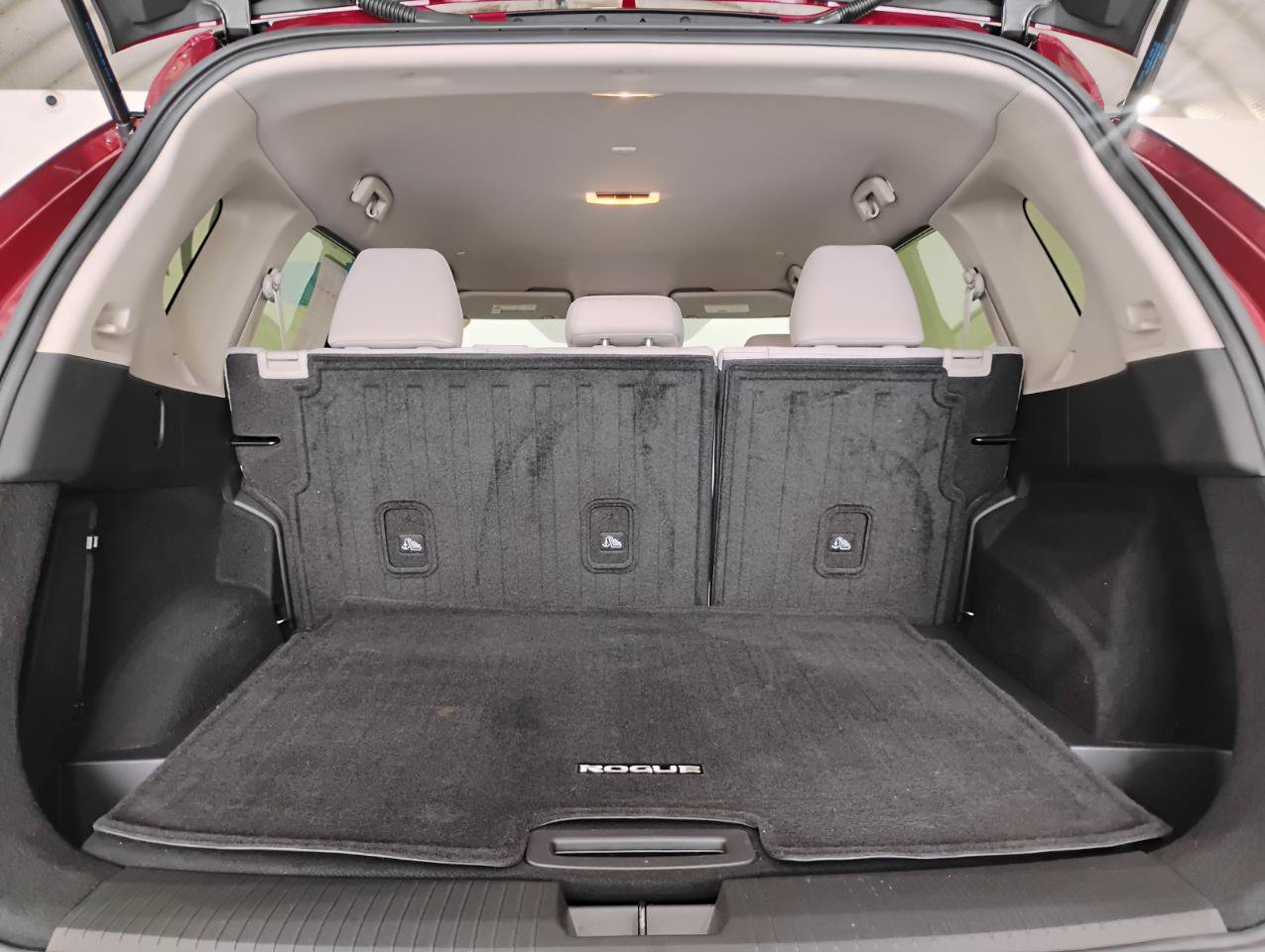 Used 2023 Nissan Rogue SV FWD image 9
