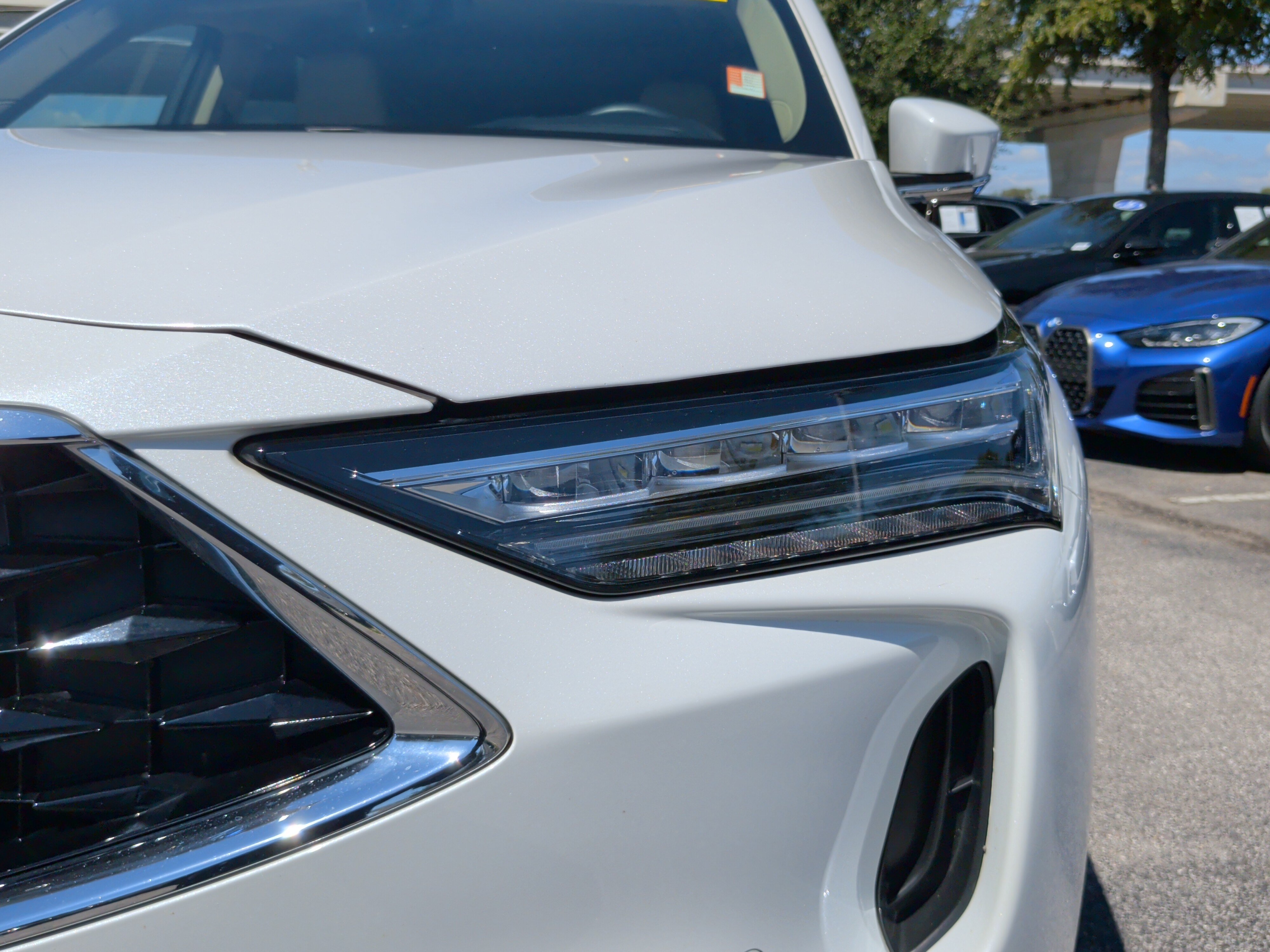 Used 2023 Acura MDX w/ Technology Package FWD image 3