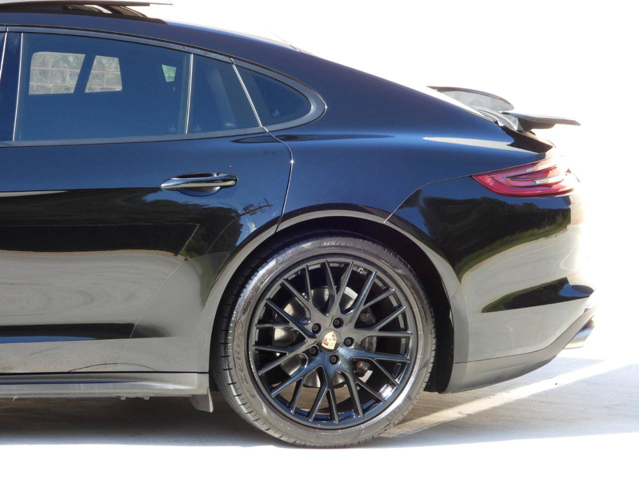Used 2017 Porsche Panamera RWD image 35