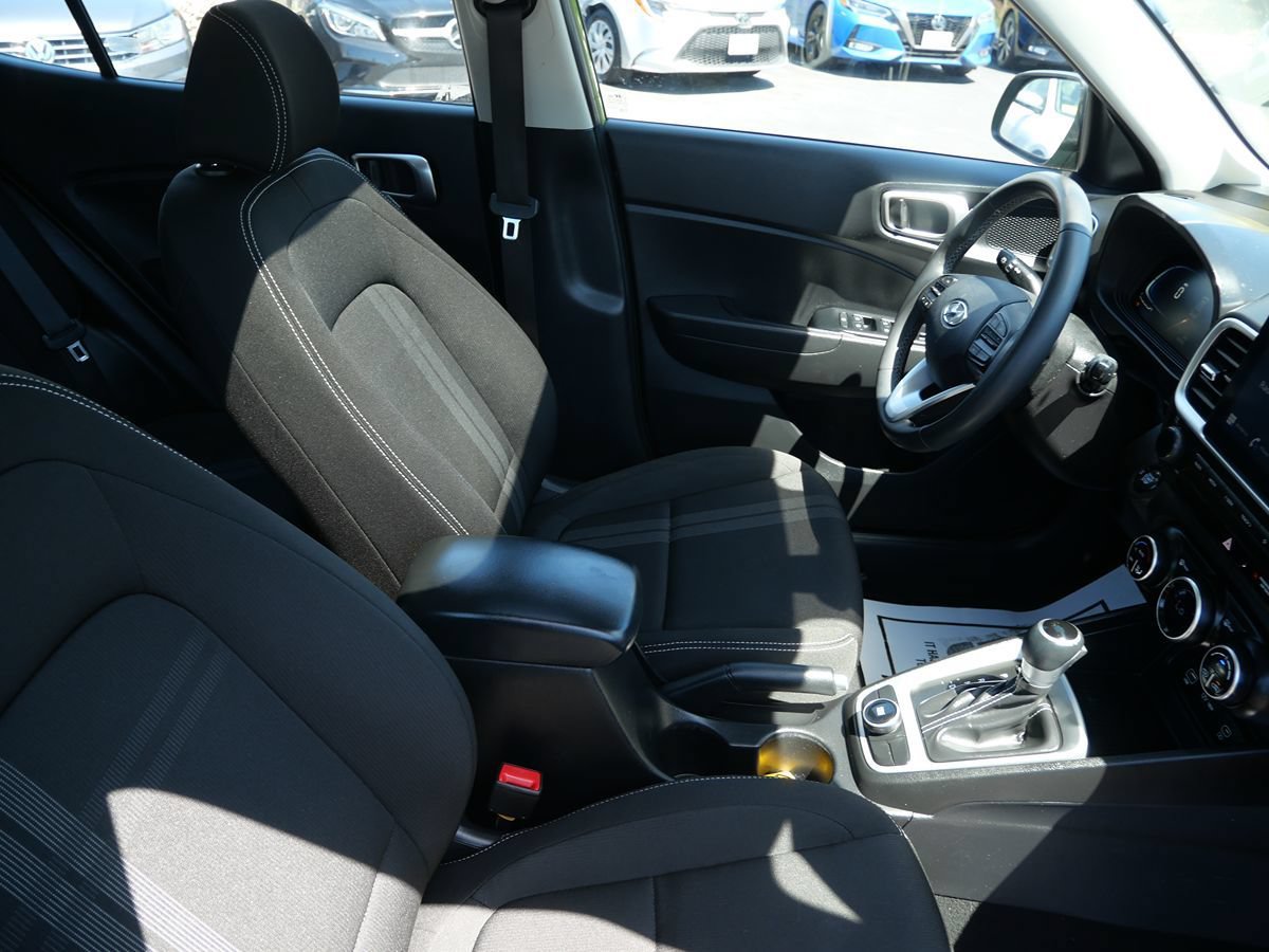 Used 2024 Hyundai Venue SEL FWD image 28