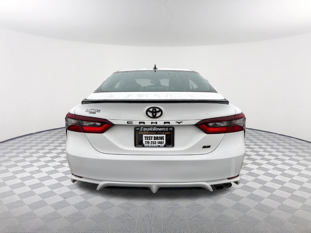Used 2022 Toyota Camry SE w/ Carpet Mat Package (TMS) FWD image 6