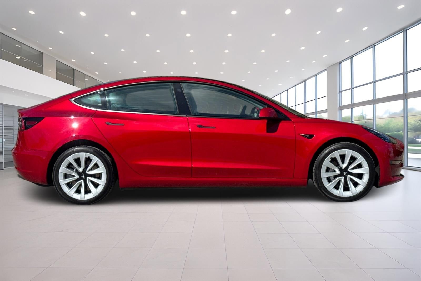 Used 2023 Tesla Model 3 Standard Range image 3