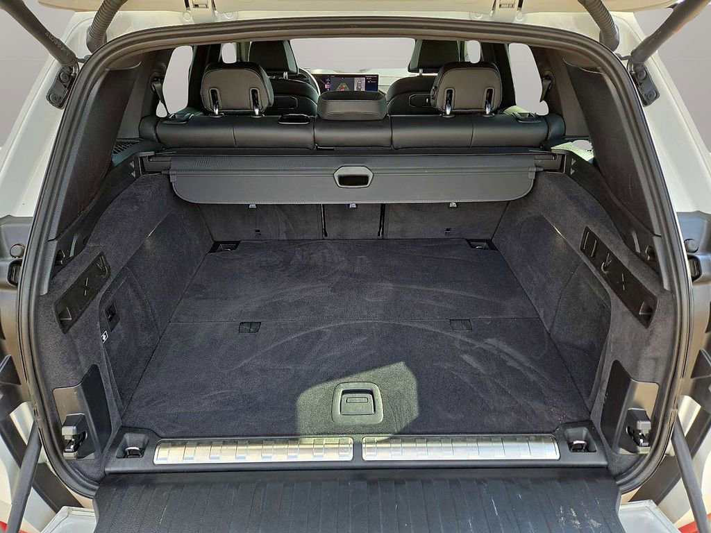 Used 2024 BMW X5 xDrive50e image 10