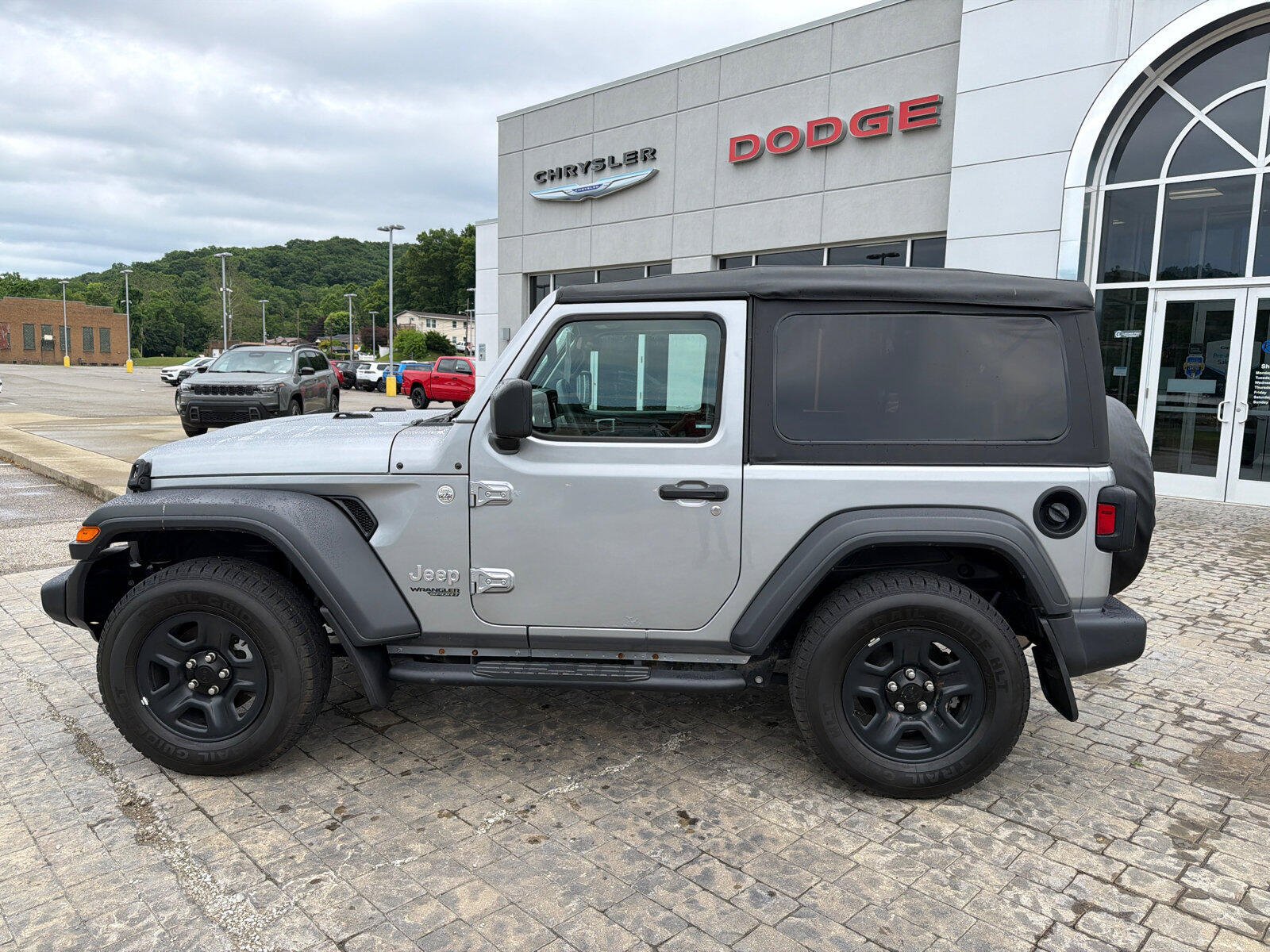 Used 2019 Jeep Wrangler Sport AWD/4WD image 5