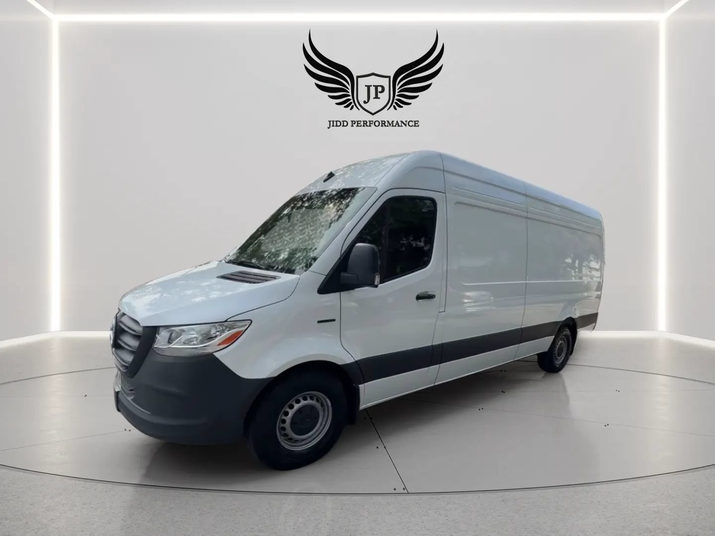 Used 2024 Mercedes-Benz eSprinter 170 Cargo image 3
