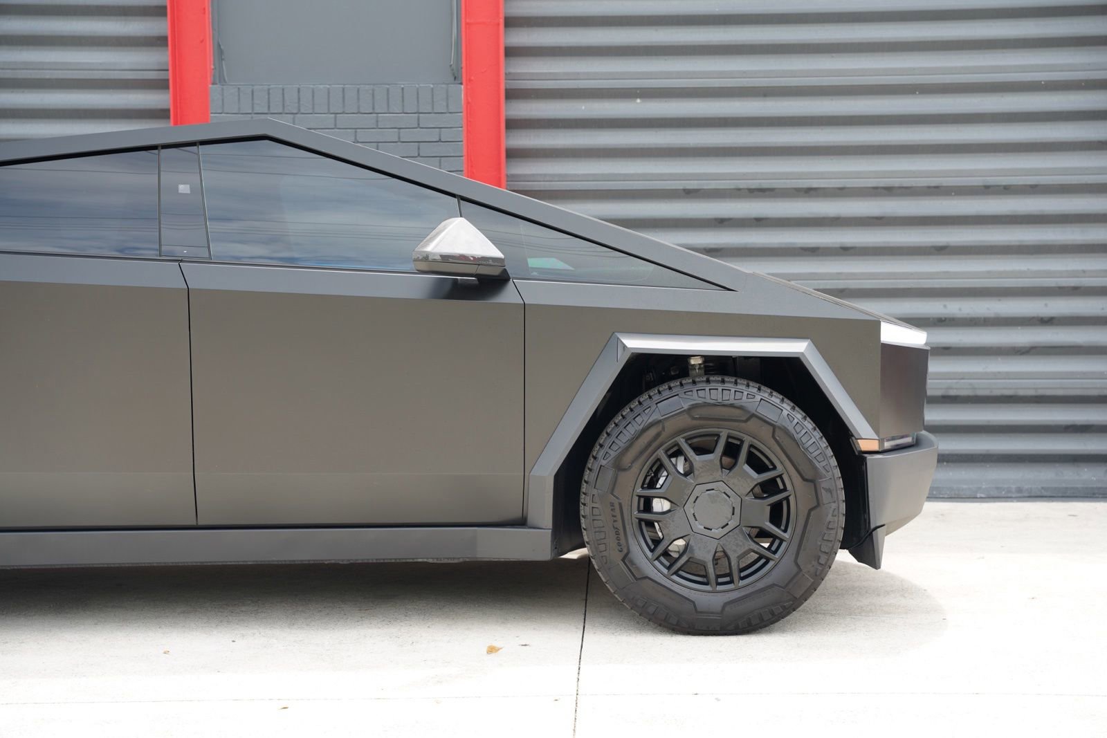 Used 2025 Tesla Cybertruck AWD Crew Cab image 44