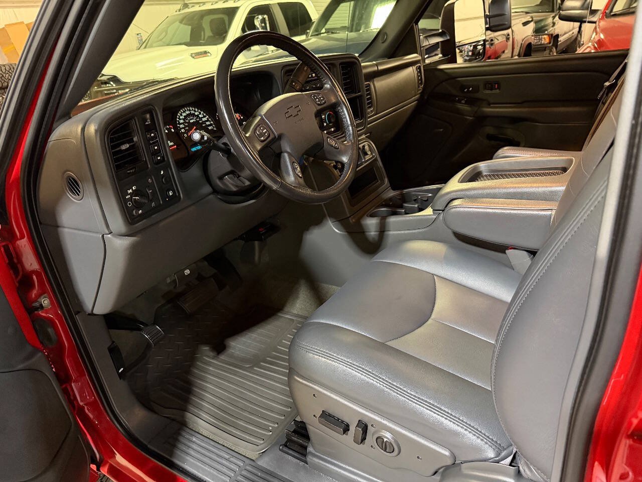Used 2006 Chevrolet Silverado 3500 LT w/ Heavy-Duty Power Package AWD/4WD image 35