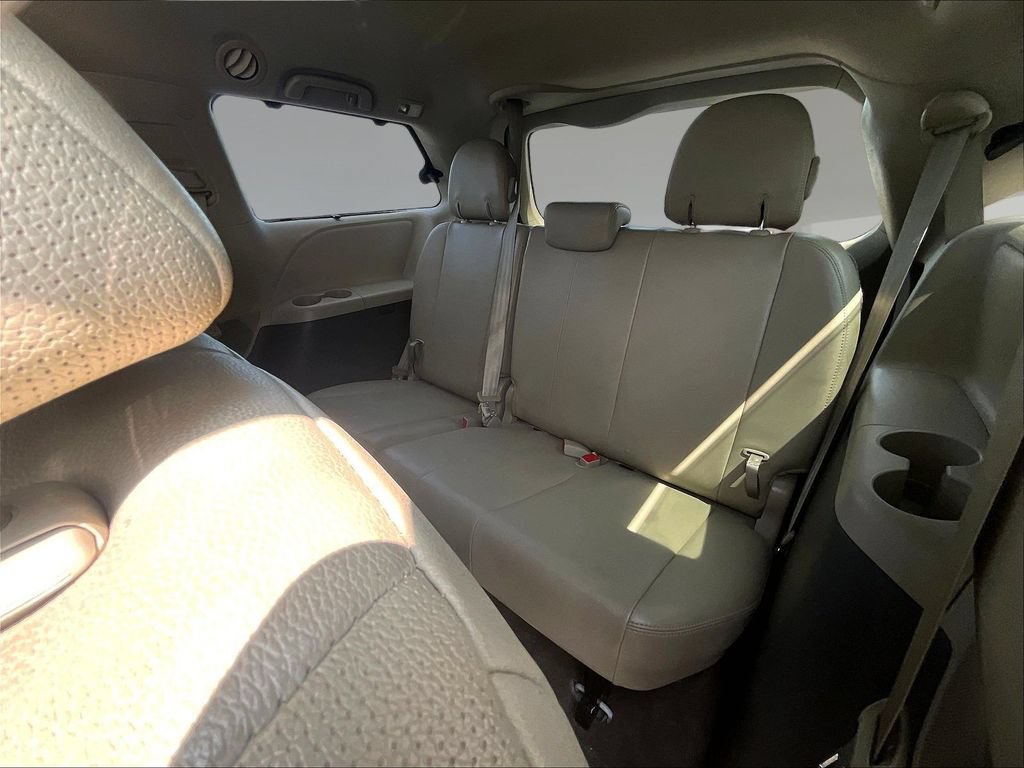 Used 2014 Toyota Sienna XLE FWD image 21