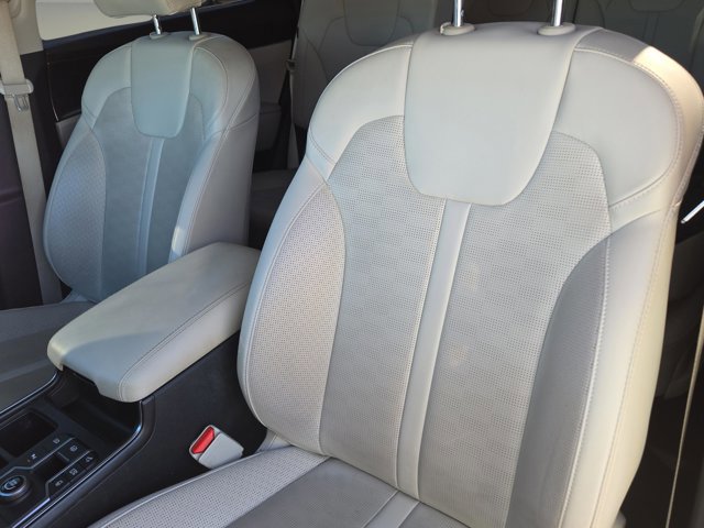 Used 2024 Kia Sorento S w/ Panoramic Sunroof Package image 16