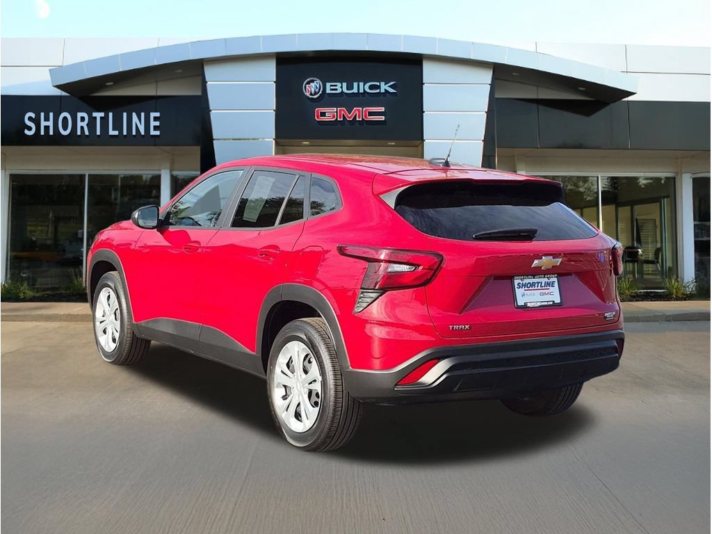 Used 2026 Chevrolet Trax LS FWD image 5