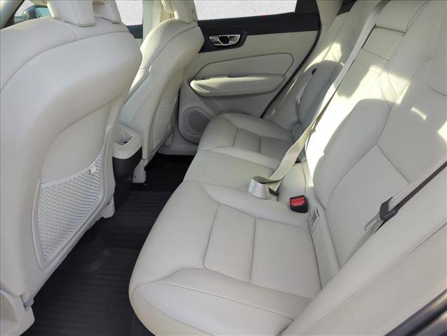 Used 2020 Volvo XC60 T5 Momentum w/ Protection Package Premier image 20
