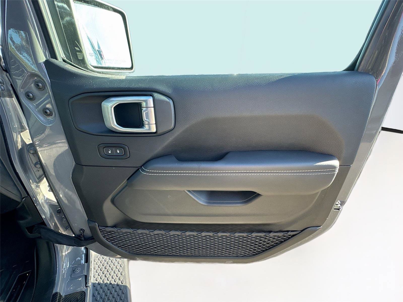 Used 2021 Jeep Wrangler Unlimited Sahara image 35