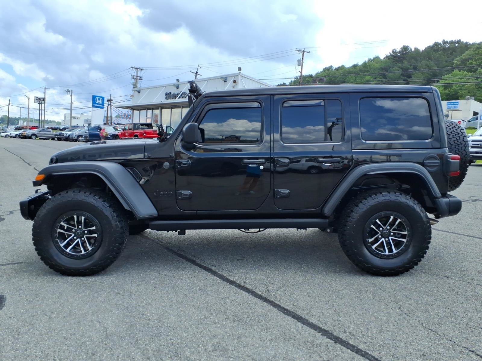Used 2026 Jeep Wrangler Unlimited Rubicon 392 w/ Quick Order Package 27X Moab AWD/4WD image 3